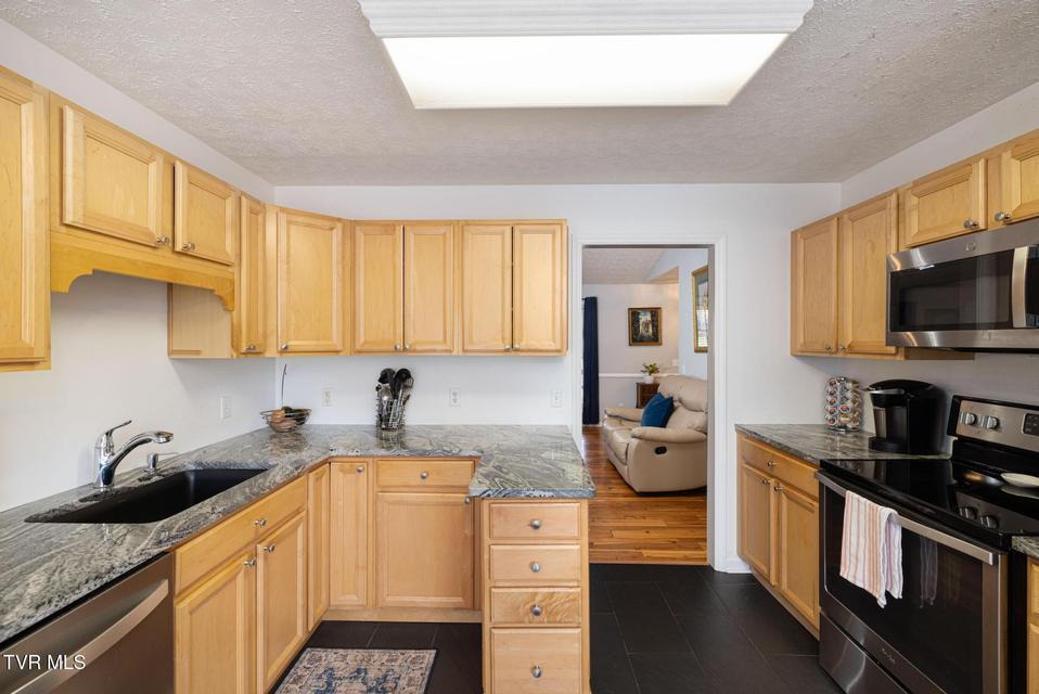 Photo #16: 206 Highland Road