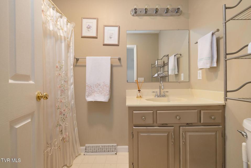 Photo #31: 206 Highland Road