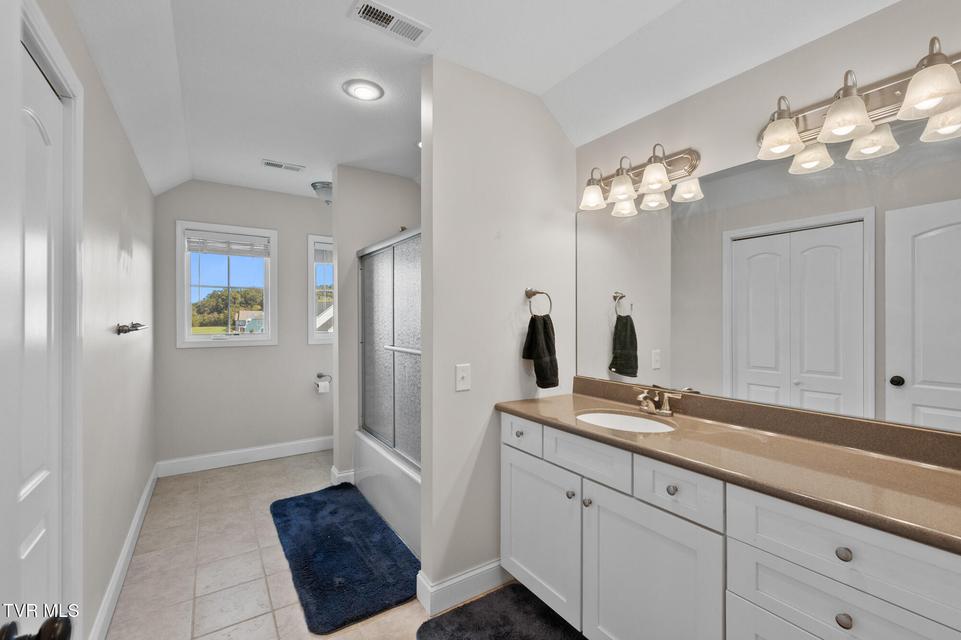 Photo #38: 225 Forest Lane N 