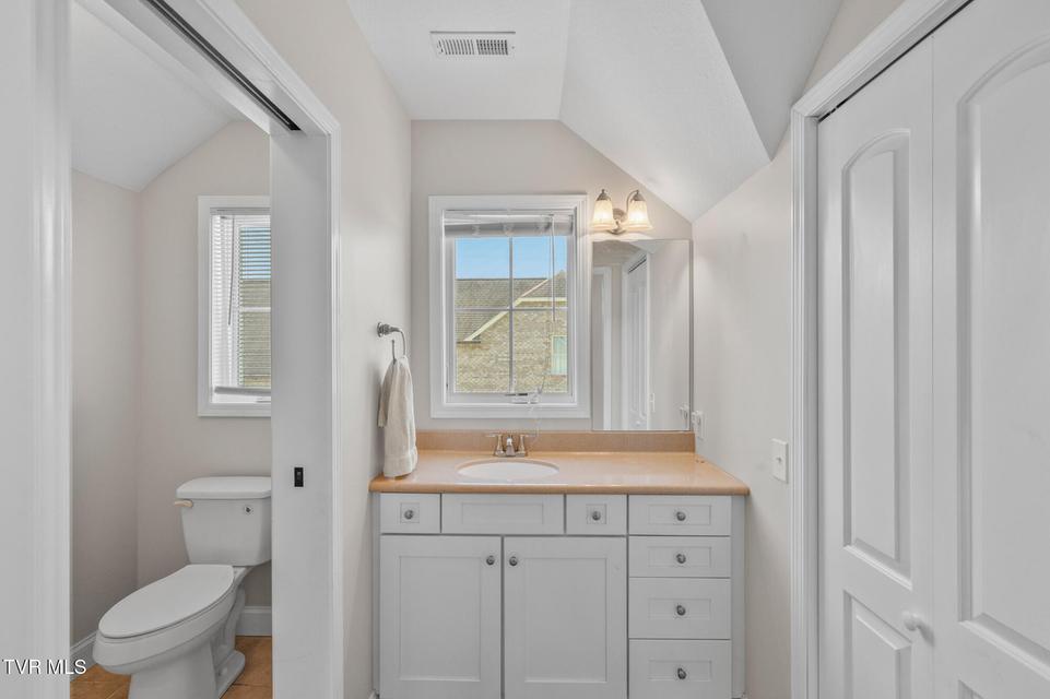 Photo #43: 225 Forest Lane N 