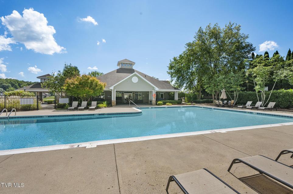 Photo #51: 225 Forest Lane N 