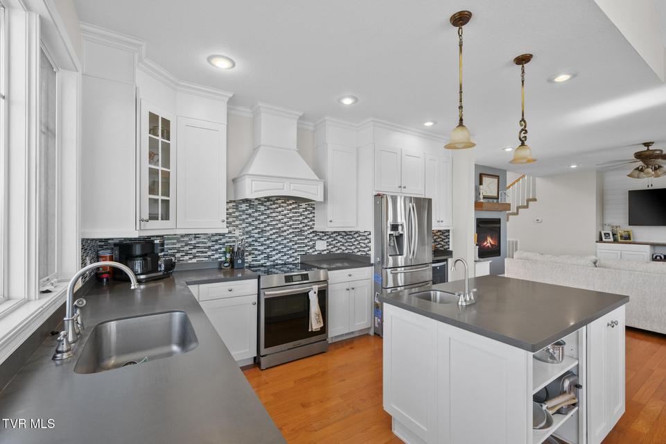 Photo #18: 225 Forest Lane N 