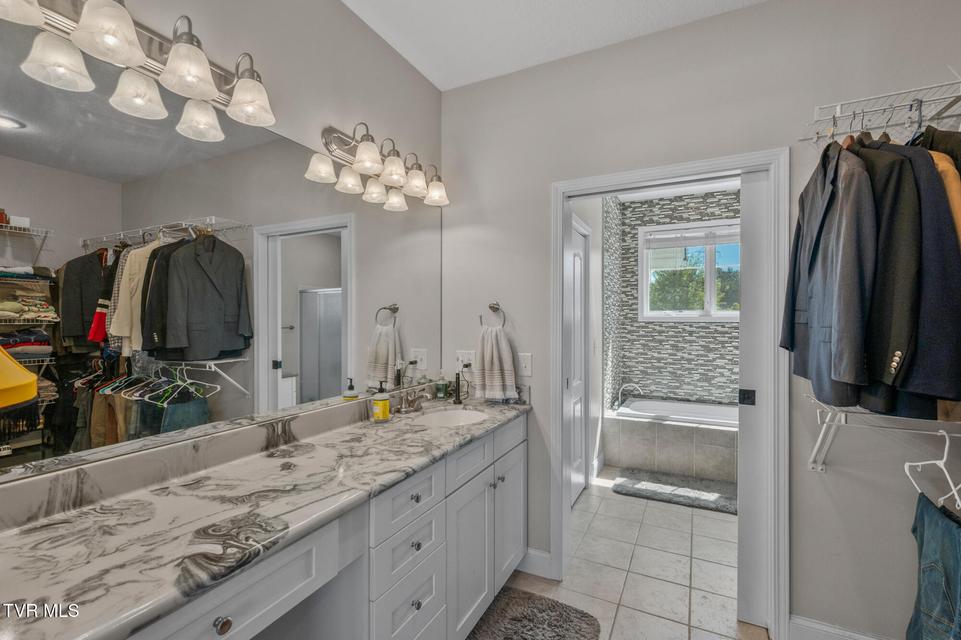 Photo #27: 225 Forest Lane N 