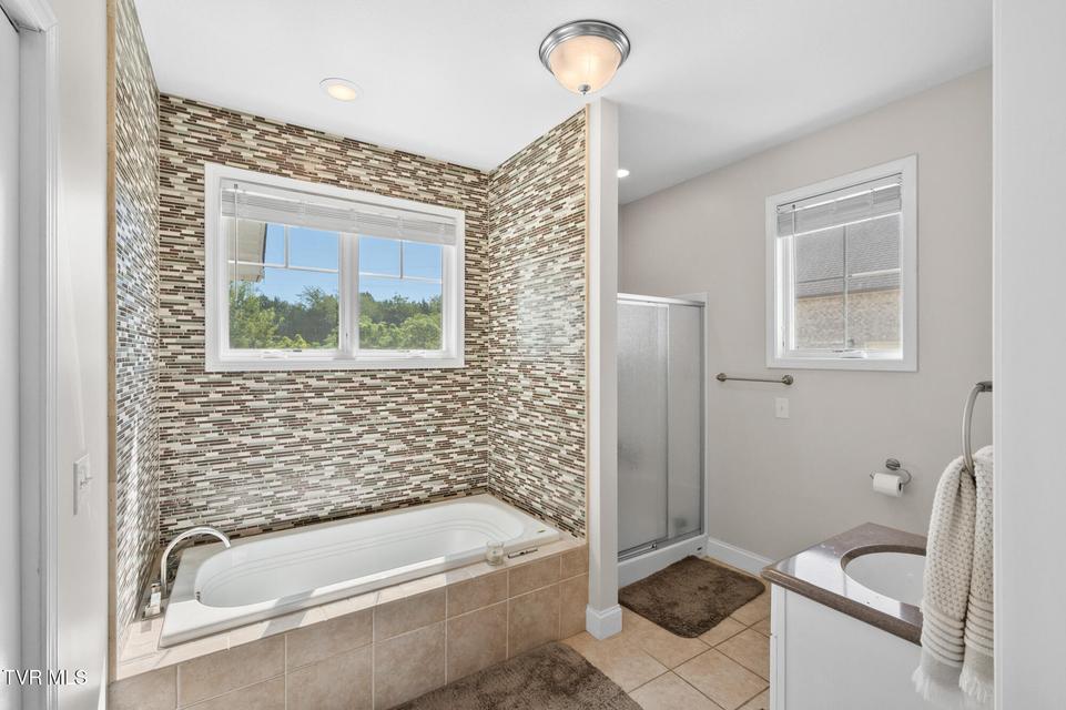 Photo #28: 225 Forest Lane N 