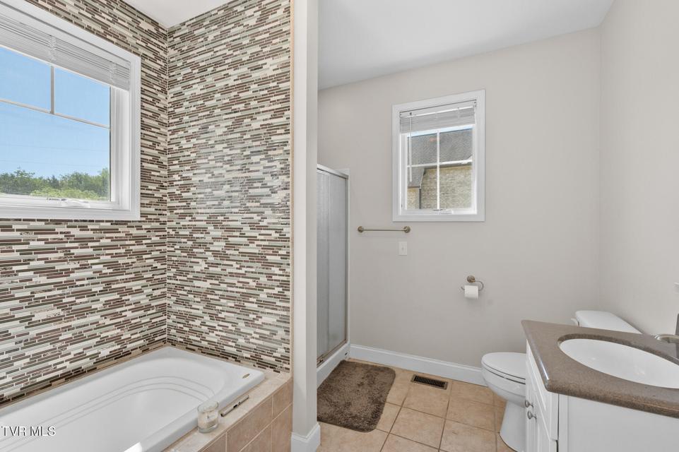 Photo #29: 225 Forest Lane N 