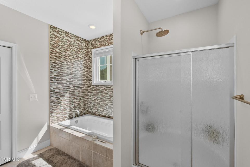 Photo #30: 225 Forest Lane N 