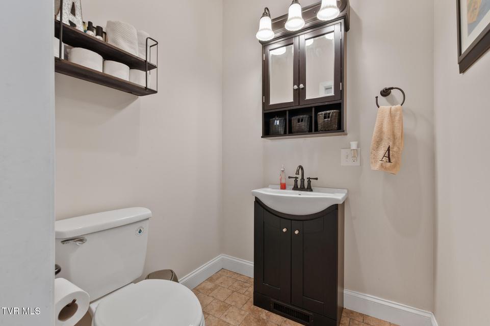 Photo #33: 225 Forest Lane N 