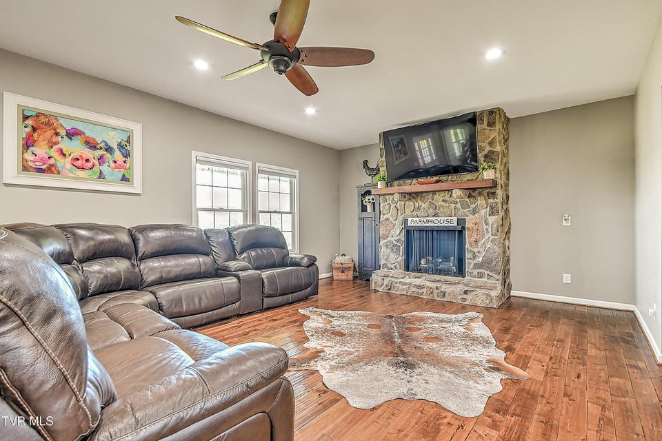 Photo #15: 35 Short Road