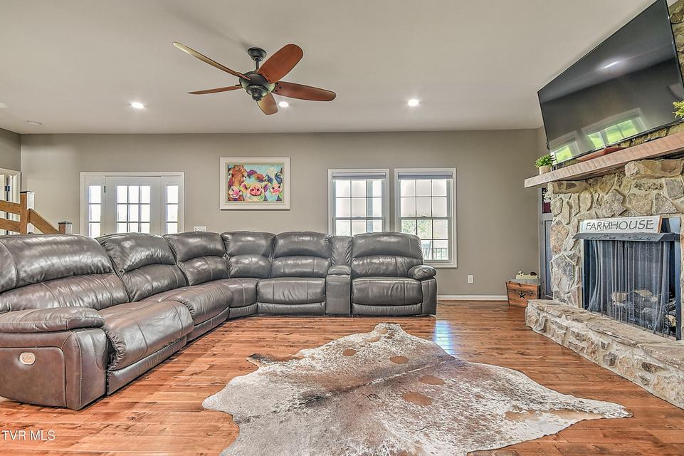 Photo #16: 35 Short Road