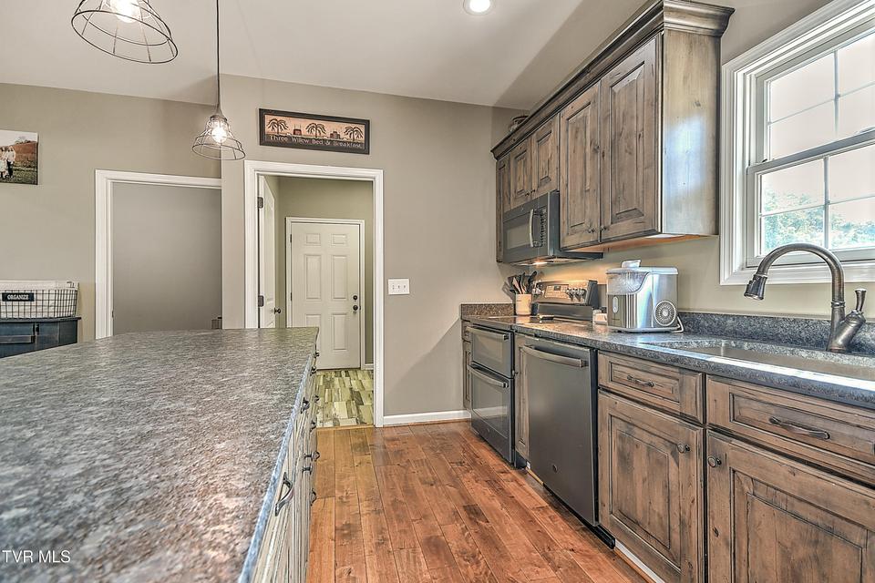 Photo #32: 35 Short Road