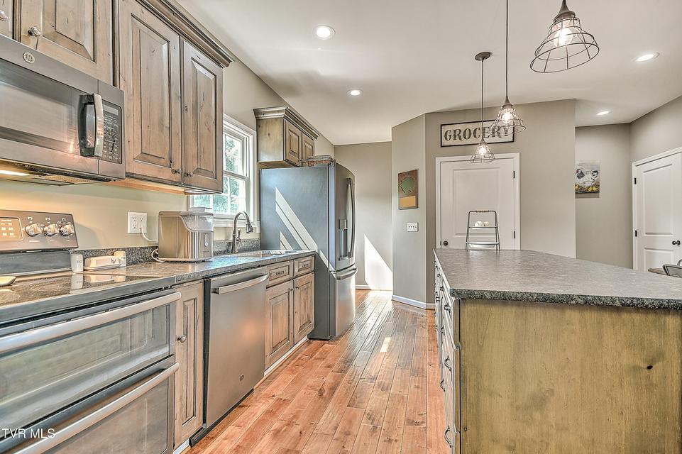 Photo #33: 35 Short Road