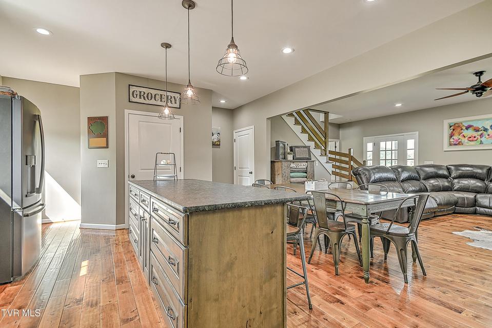 Photo #34: 35 Short Road