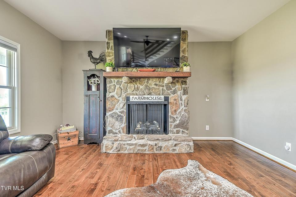 Photo #37: 35 Short Road