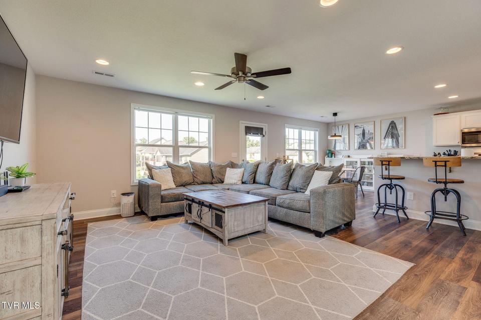 Photo #6: 1329 Lemongrass Drive