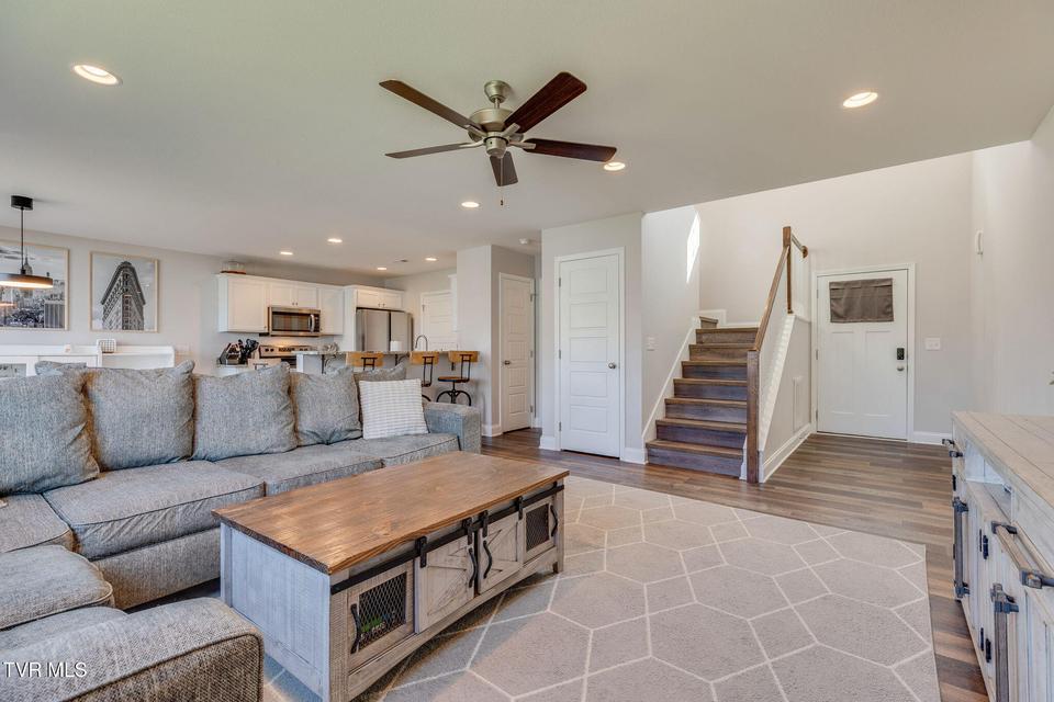 Photo #7: 1329 Lemongrass Drive