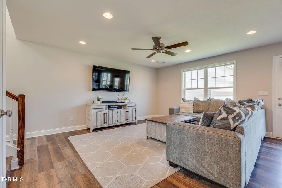 Photo #8: 1329 Lemongrass Drive