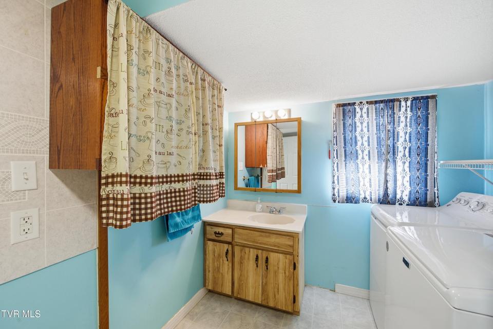 Photo #9: 540 Oakwood Street