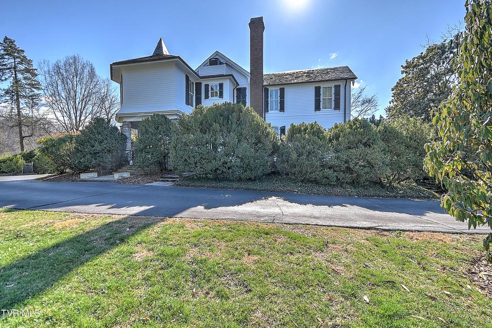 Photo #7: 824 Myrtle Avenue