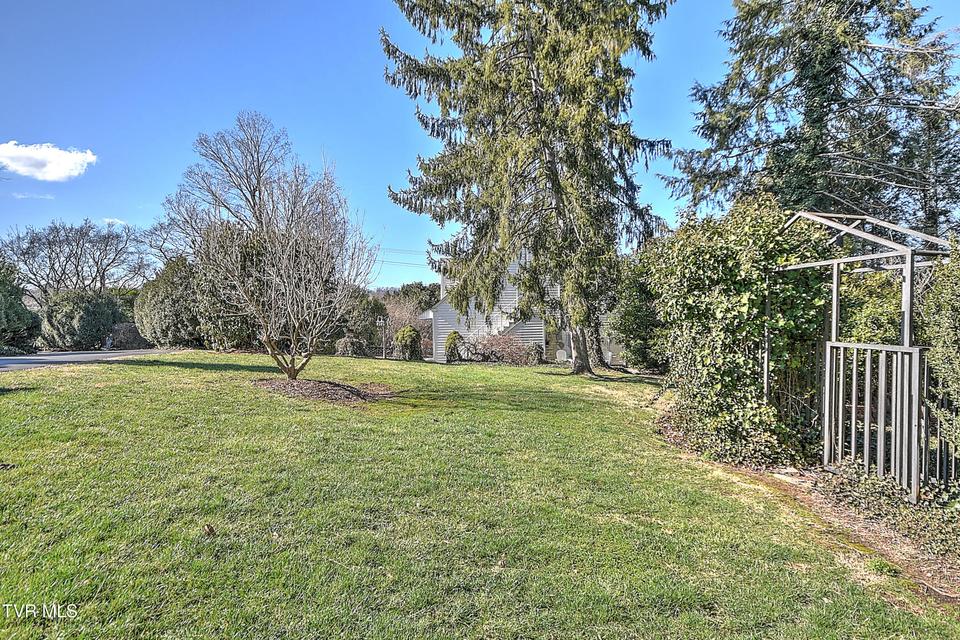 Photo #9: 824 Myrtle Avenue