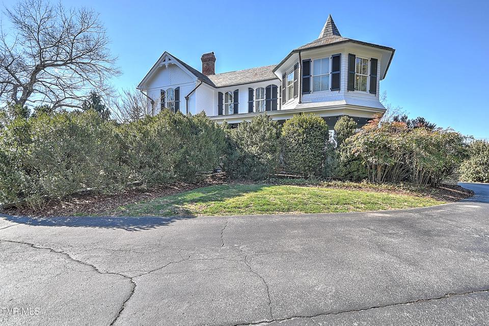 Photo #5: 824 Myrtle Avenue