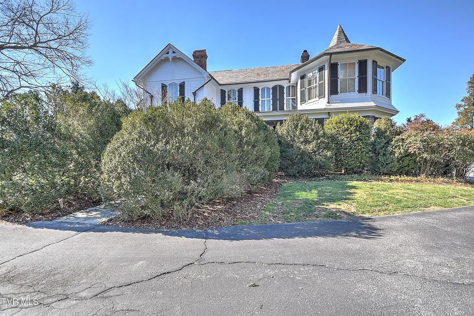 Photo #3: 824 Myrtle Avenue