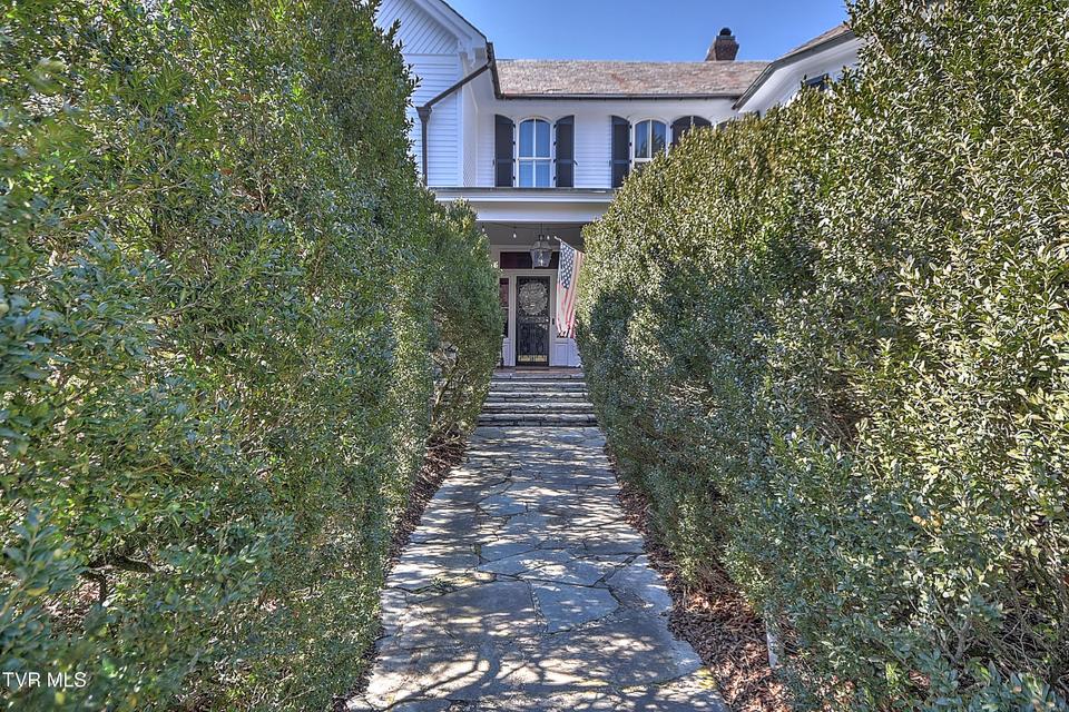 Photo #10: 824 Myrtle Avenue