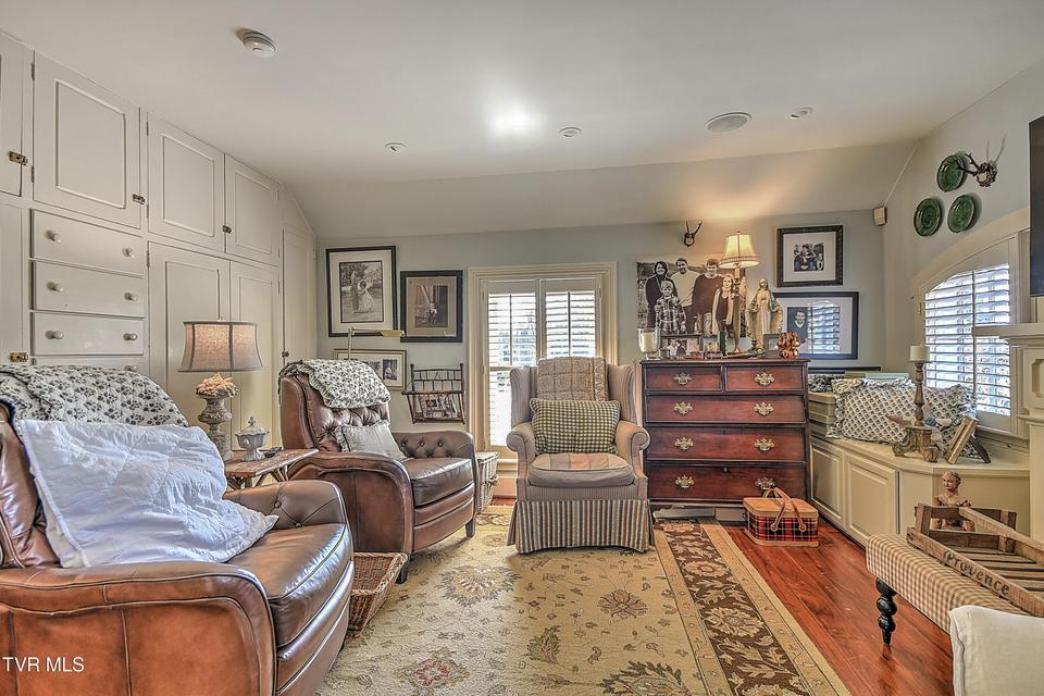 Photo #100: 824 Myrtle Avenue