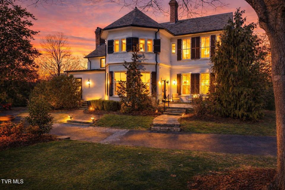 Photo #2: 824 Myrtle Avenue