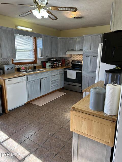 Photo #20: 211 Linda Street