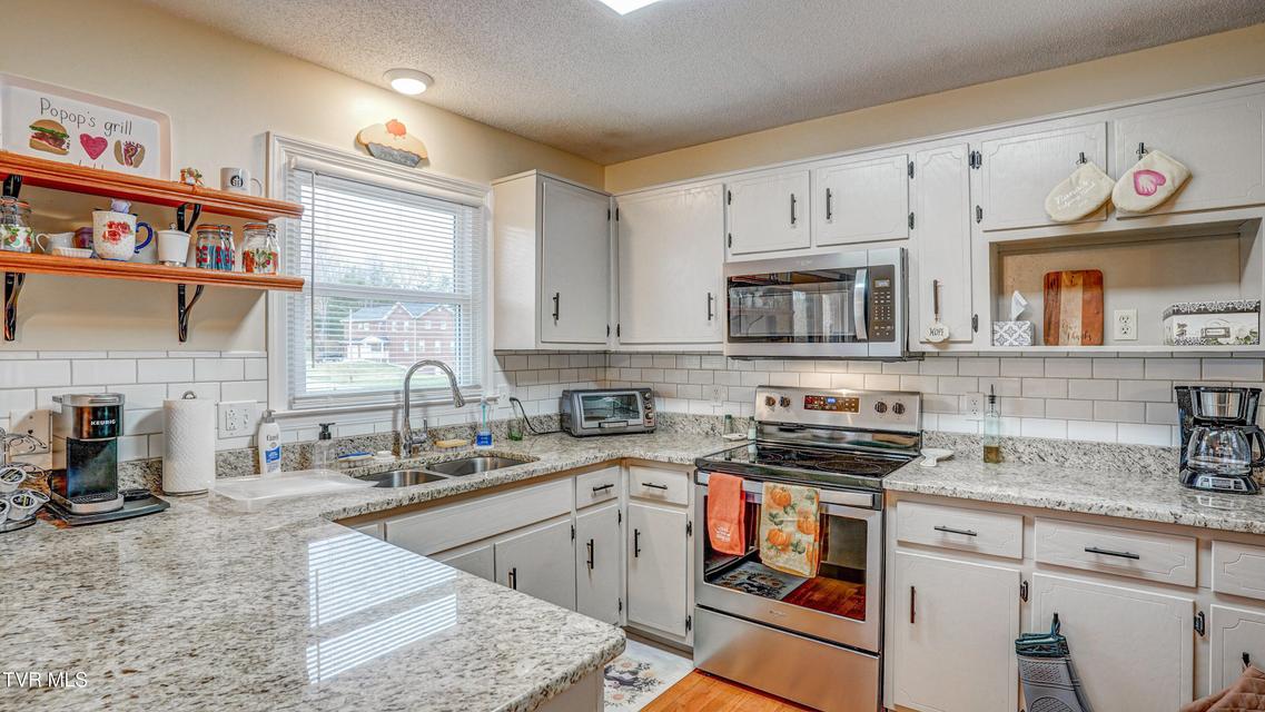 Photo #23: 415 Heritage Drive