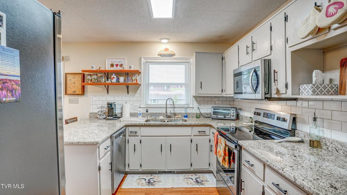 Photo #24: 415 Heritage Drive