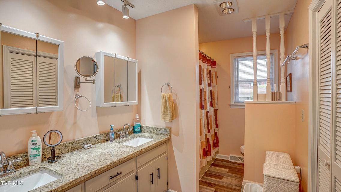 Photo #27: 415 Heritage Drive