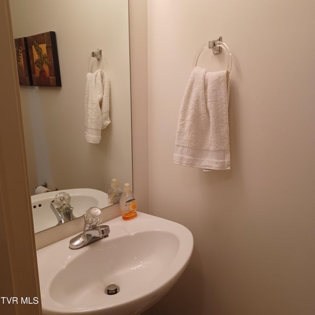 Photo #9: 23 Pepper Ridge Court