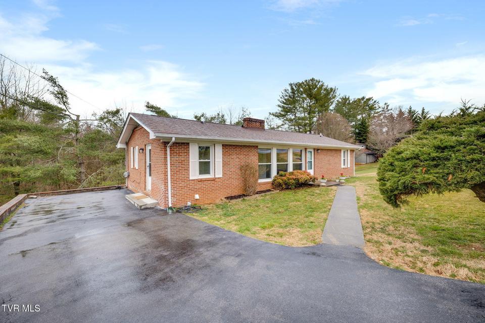 Photo #3: 157 Hawk Street