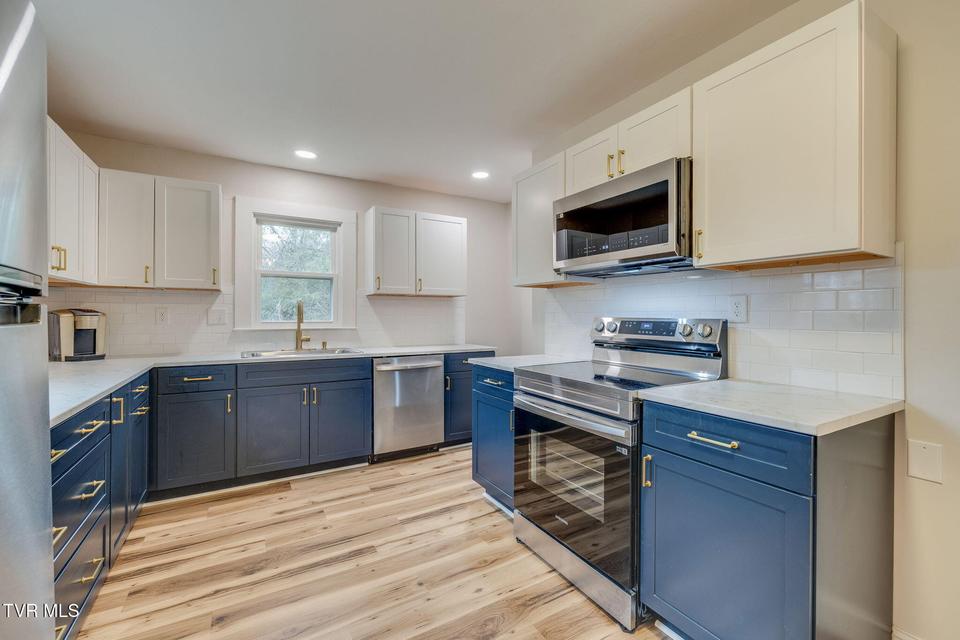 Photo #13: 157 Hawk Street