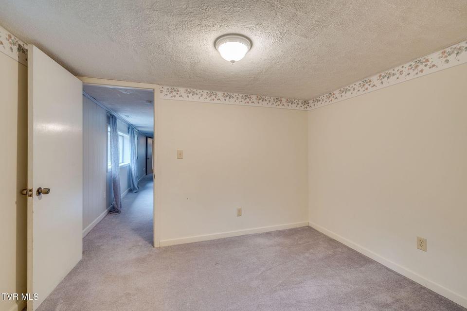 Photo #32: 157 Hawk Street