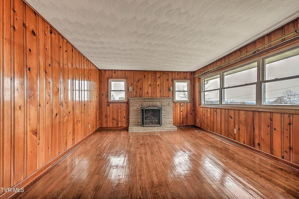 Photo #5: 129 Thompson Street