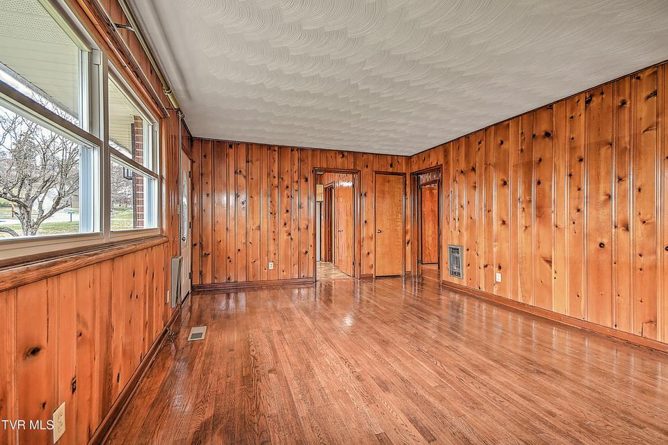 Photo #6: 129 Thompson Street