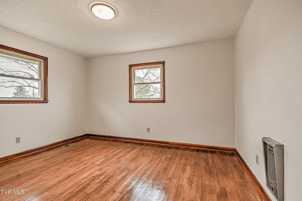 Photo #14: 129 Thompson Street