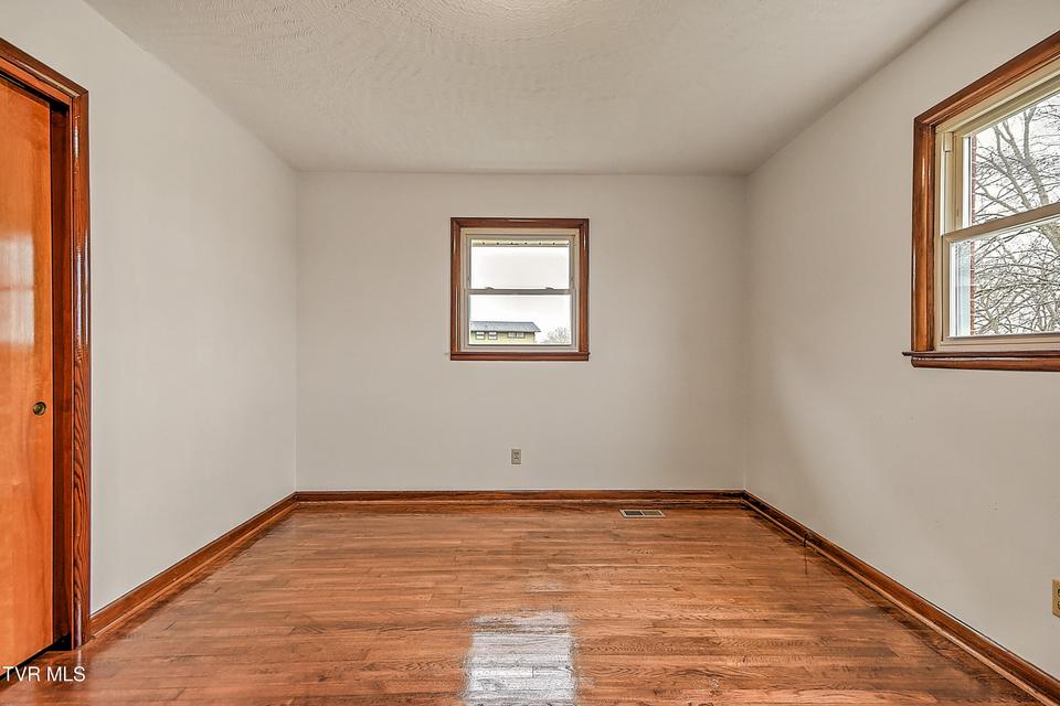 Photo #15: 129 Thompson Street