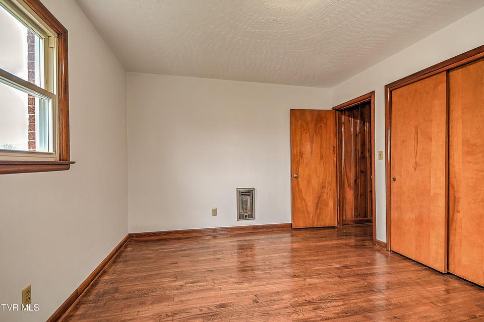 Photo #16: 129 Thompson Street