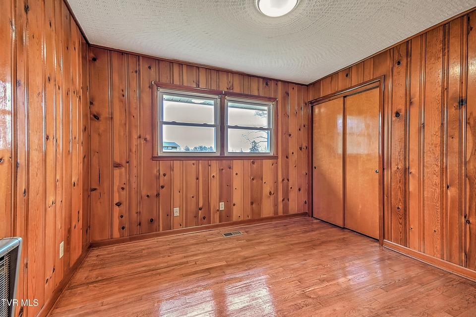 Photo #17: 129 Thompson Street