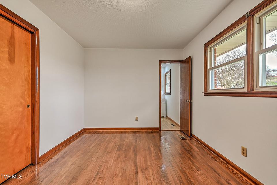 Photo #21: 129 Thompson Street