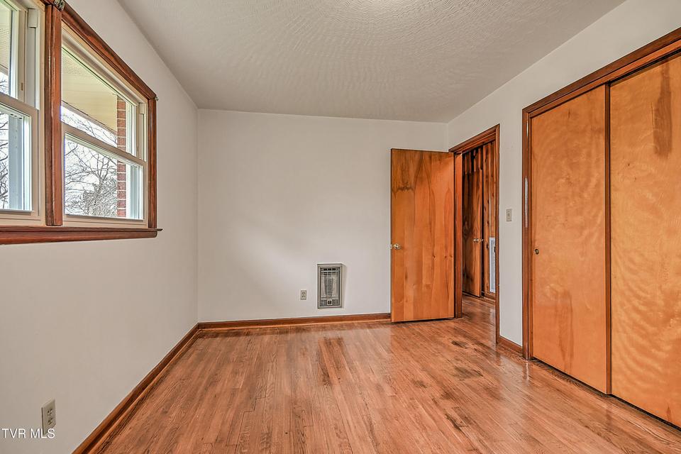 Photo #22: 129 Thompson Street