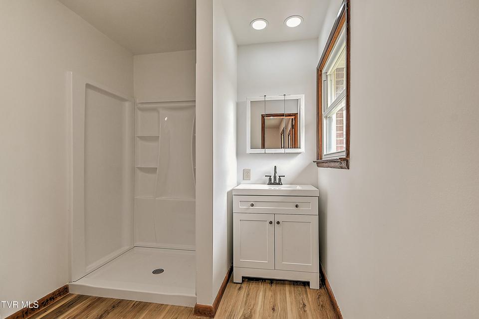 Photo #23: 129 Thompson Street