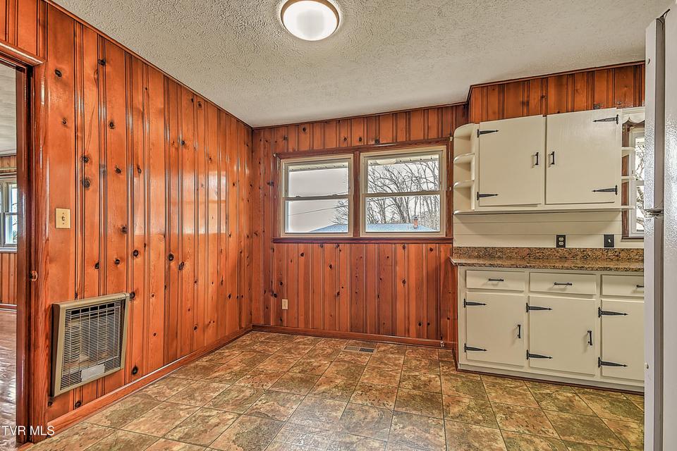 Photo #11: 129 Thompson Street