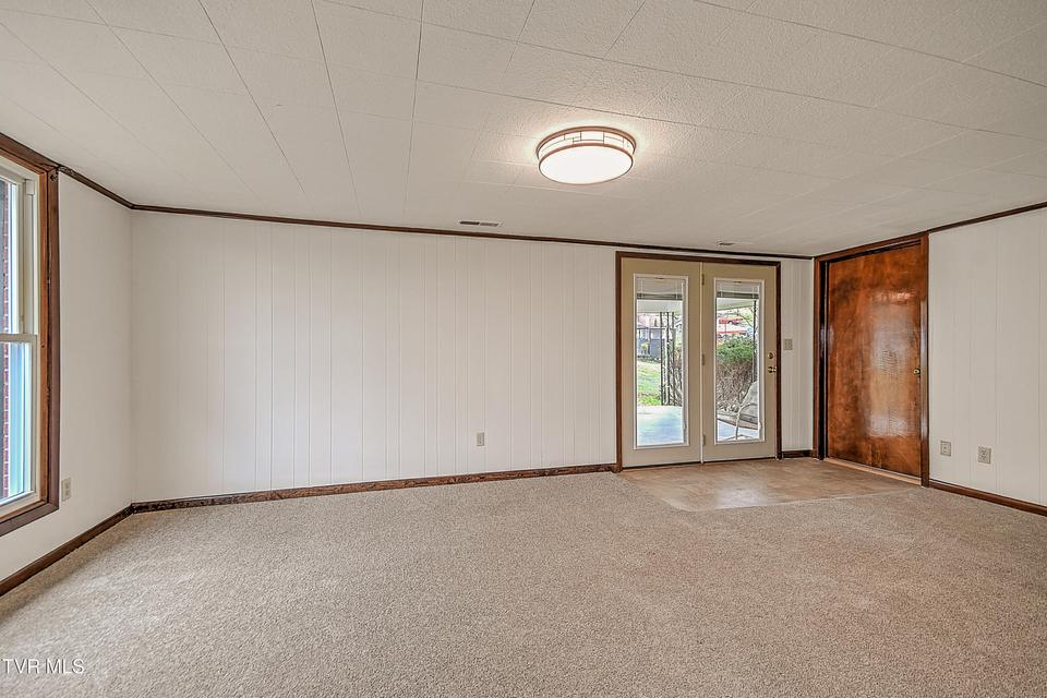 Photo #24: 129 Thompson Street