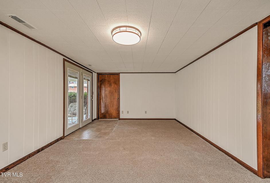 Photo #25: 129 Thompson Street