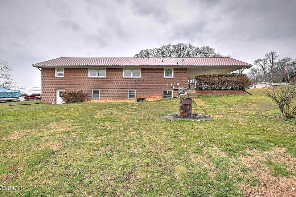 Photo #32: 129 Thompson Street