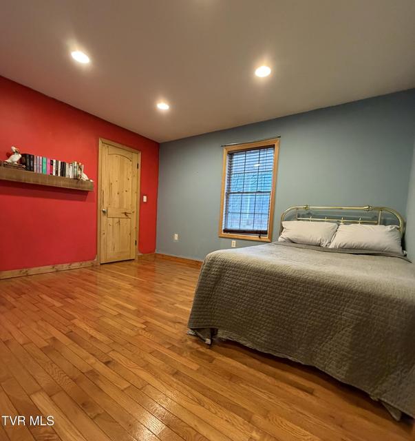 Photo #5: 1915 Dante Road